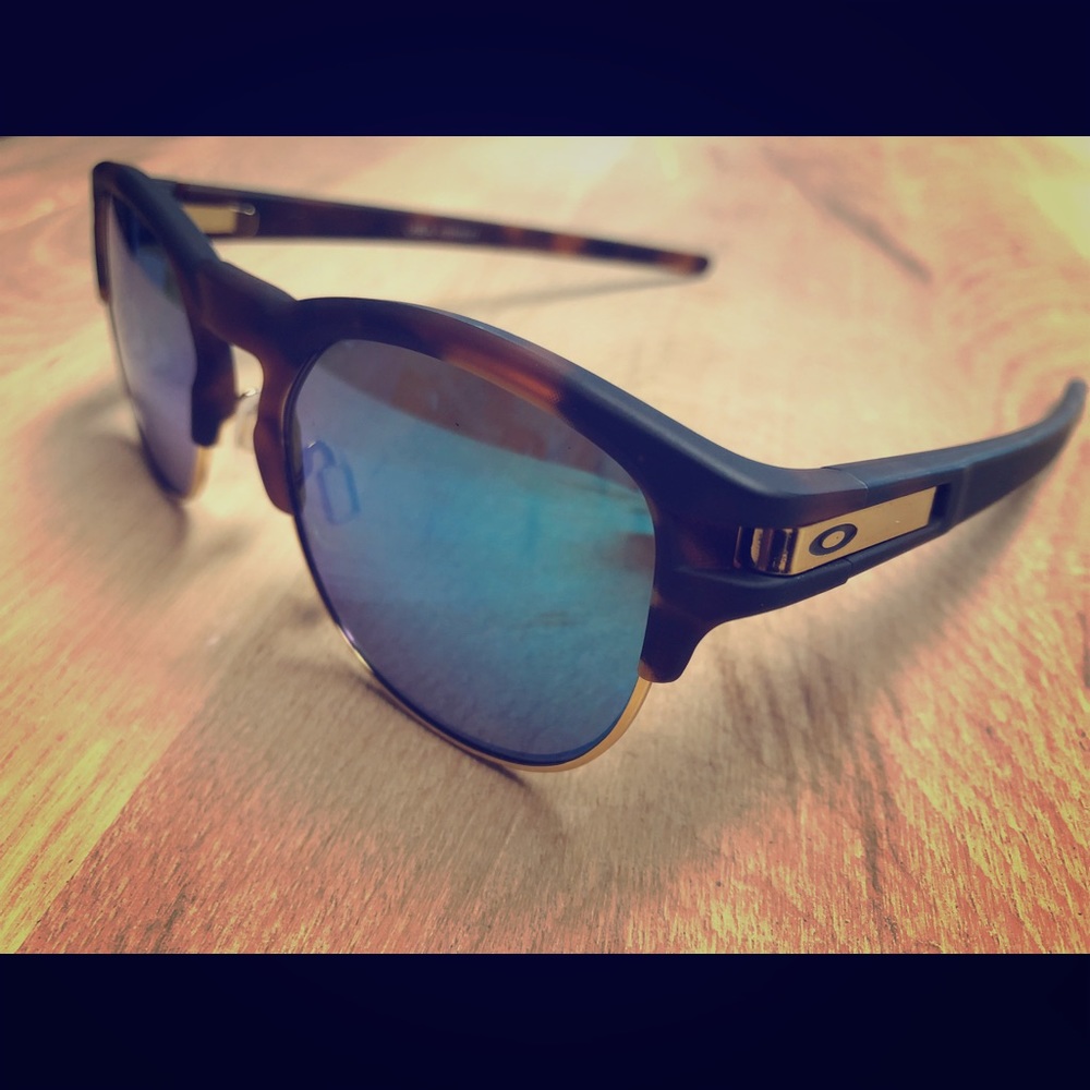 Oakley Latchkey